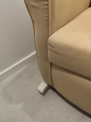 Mecedora beige de tela