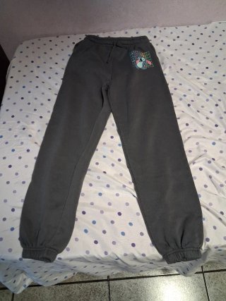 Pantalón chándal gris con Stich