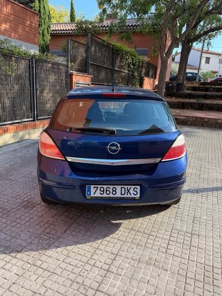 Opel Astra 2005 1.7 tdci 235000 km pegatina B