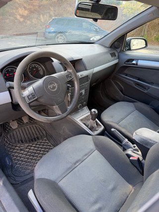Opel Astra 2005 1.7 tdci 235000 km pegatina B