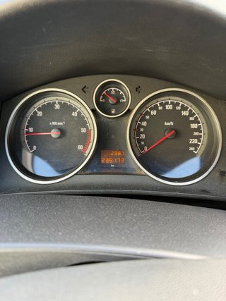 Opel Astra 2005 1.7 tdci 235000 km pegatina B