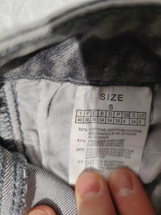 Jeans grigi strappati