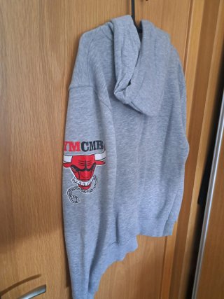 Sudadera YMCMB Chicago Bulls Gris