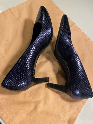 Zapatos de tacón azul marino