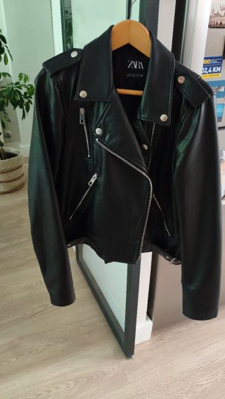 Cazadora polipiel Zara Negra