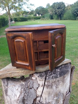 Artesanía de madera con cajones