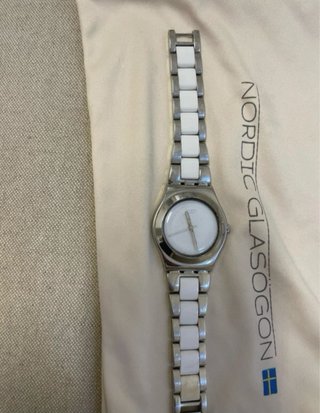 Reloj Swatch Irony Mujer Plata y Blanco