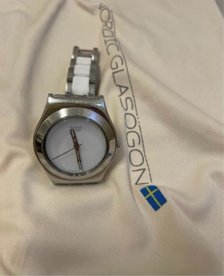 Reloj Swatch Irony Mujer Plata y Blanco