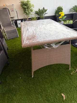 Tavolo da giardino in rattan e plastica