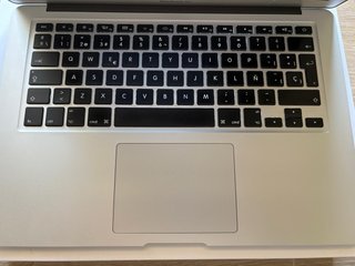 MacBook Air 13 i5 8GB 256GB SSD Plata