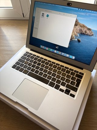 MacBook Air 13 i5 8GB 256GB SSD Plata