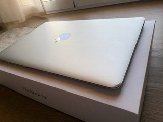MacBook Air 13 i5 8GB 256GB SSD Plata