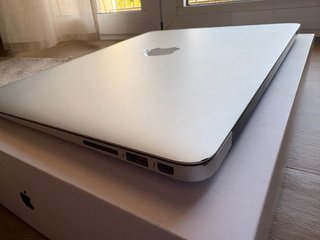 MacBook Air 13 i5 8GB 256GB SSD Plata
