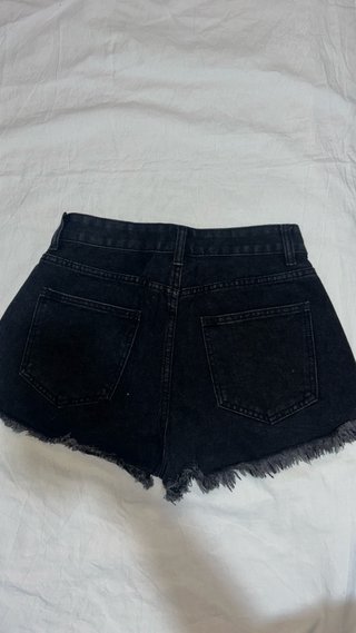 Shorts vaqueros negros desgastados
