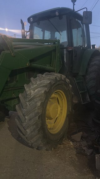 Tractor John Deere 6630 con pala tenias b3