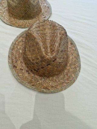 Sombrero de paja tejido