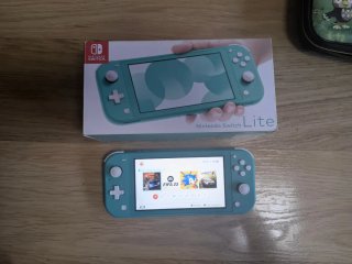 Nintendo Switch Lite + Scatola + Giochi + Custodia