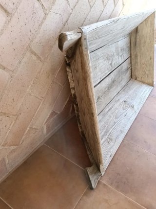 Artesa antigua de madera y metal
