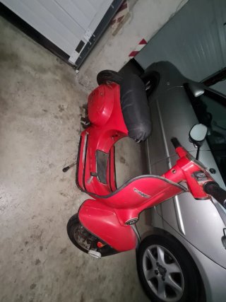 Vespa PK 75 Roja