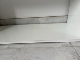Estantería blanca tipo escalera