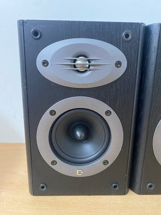 Altavoces Celestion F10 Negros y Grises