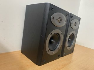 Altavoces Celestion F10 Negros y Grises