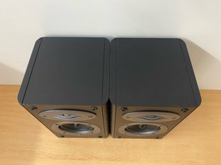 Altavoces Celestion F10 Negros y Grises