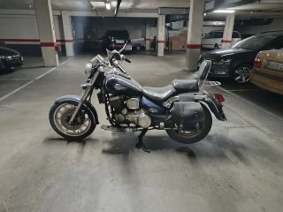 Moto Cruiser Negra y Azul