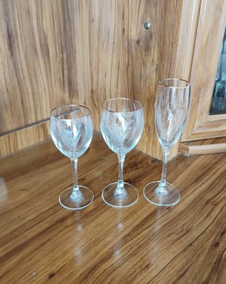 JUEGO 18 COPAS CRISTAL TALLADO BORDE DORADO NUEVO