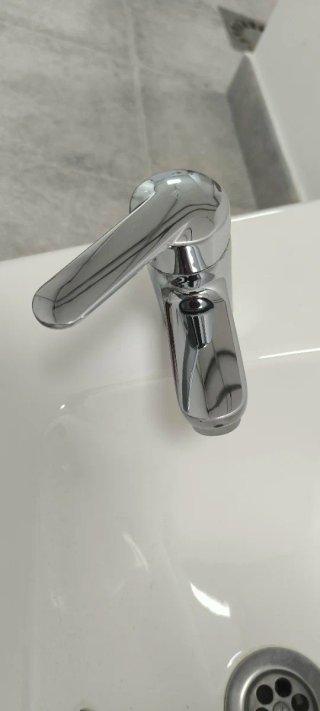 Lavabo Roca porcelana con grifo y válvula