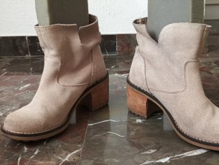 Botines de piel Beige con Detalles Calados
