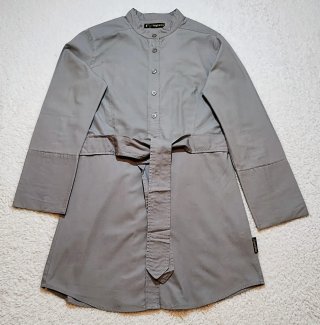 Camisa/vestido gris con cinturón