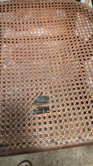 Dolce culla in legno stile Thonet