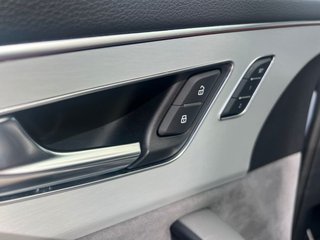 Audi Q8 S line plus 60 TFSIe quattro tiptronic 340 kW Black Line