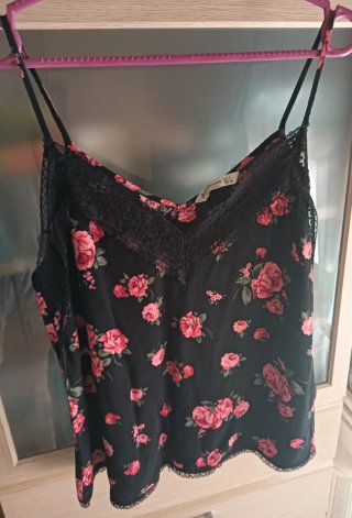 Conjunto top floral y short negro