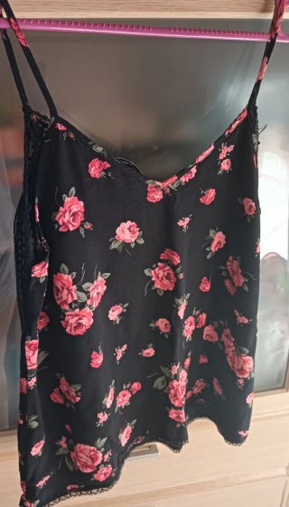 Conjunto top floral y short negro