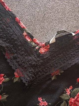 Conjunto top floral y short negro
