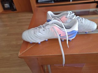 Botas de fútbol Nike sin estrenar