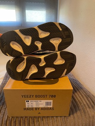Adidas Yeezy 700 Waverunner