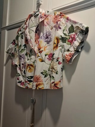 Camisa Zara floral corta Talla M