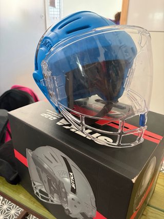 Casco Hockey SITKA Azul Talla M con Visera