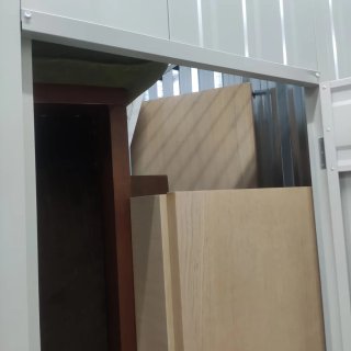 Trastero con muebles de diseño de tienda decoració
