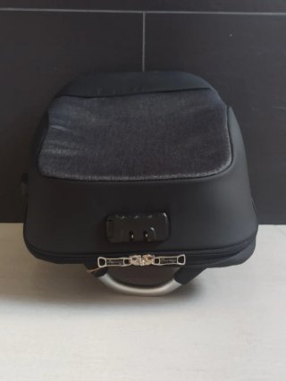 Mochila Pierre Deune portátil gris y negra