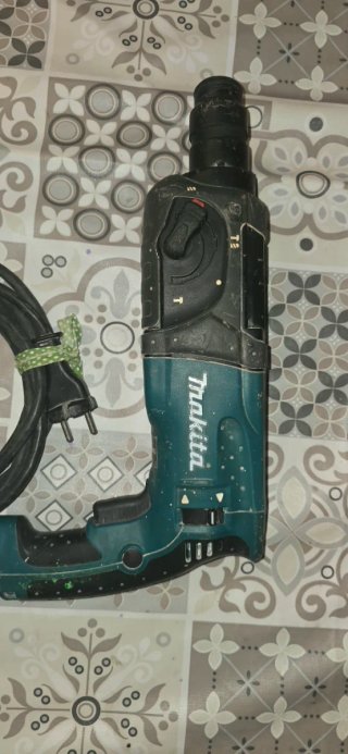 Martillo Rotativo Makita HR2470 SDS-Plus