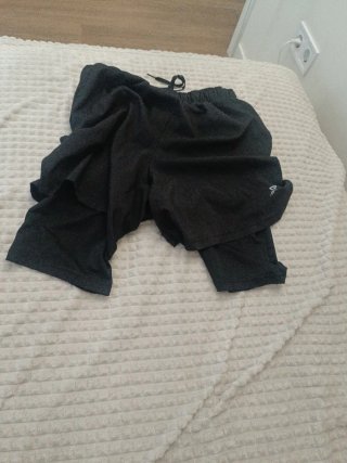 Camiseta S(Lefties) 2 pantalones S y M( Primark)