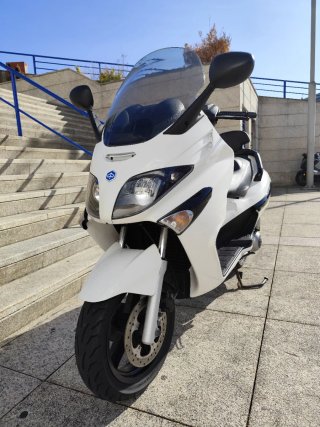 Piaggio X Evo 125cc Maxi Scooter Blanca