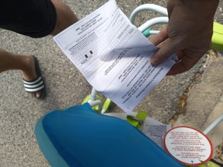 Mecedora para bebé con arco de juegos