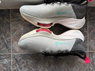 Nike Air Zoom Tempo Next% Flyknit Gris/Rosa