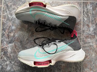 Nike Air Zoom Tempo Next% Flyknit Gris/Rosa