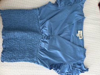 6 camisetas: subdued, hollister....